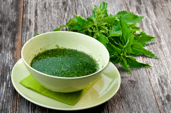 Infusión de hojas de ortiga remedio popular para la diabetes